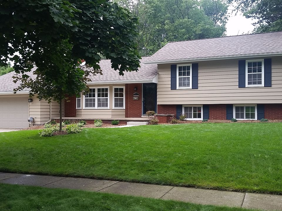 Well manicured lawn