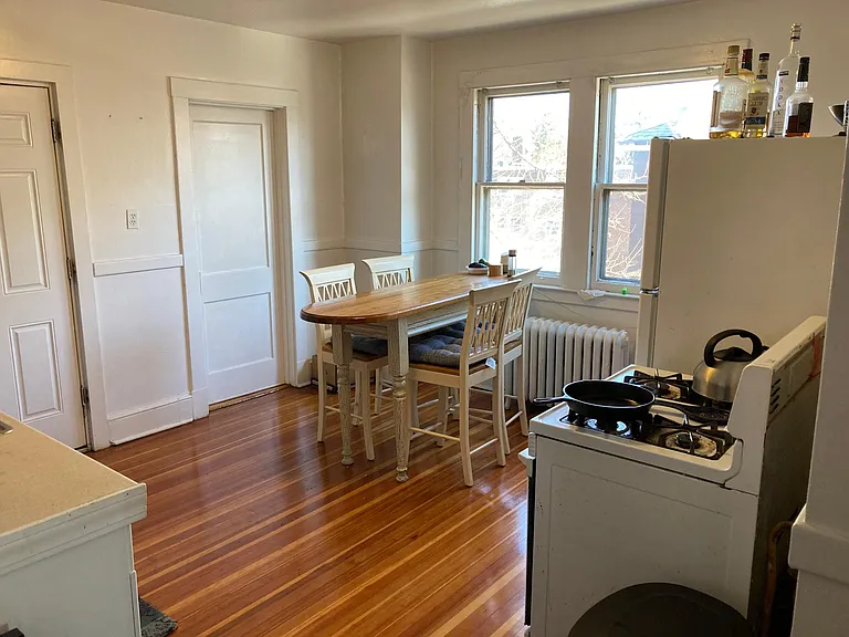 1074 Boulevard #3 — Photo 3
