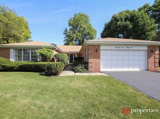 2646 Illinois Rd, Northbrook, IL 60062