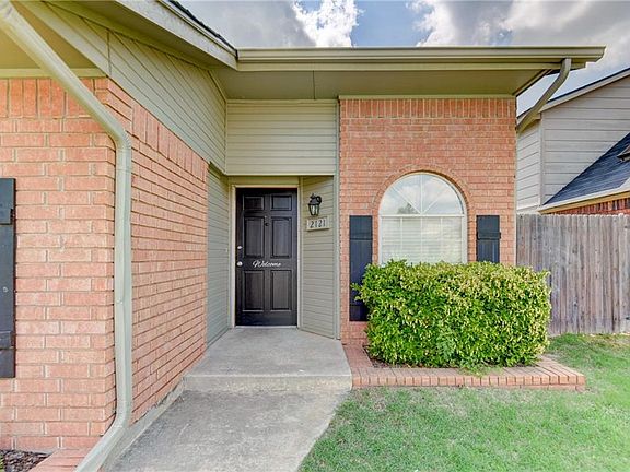 3rd image of 2121 Parkview Dr
