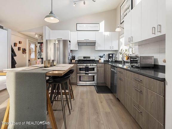 3rd image of 2051 Corner Creek Ln #305