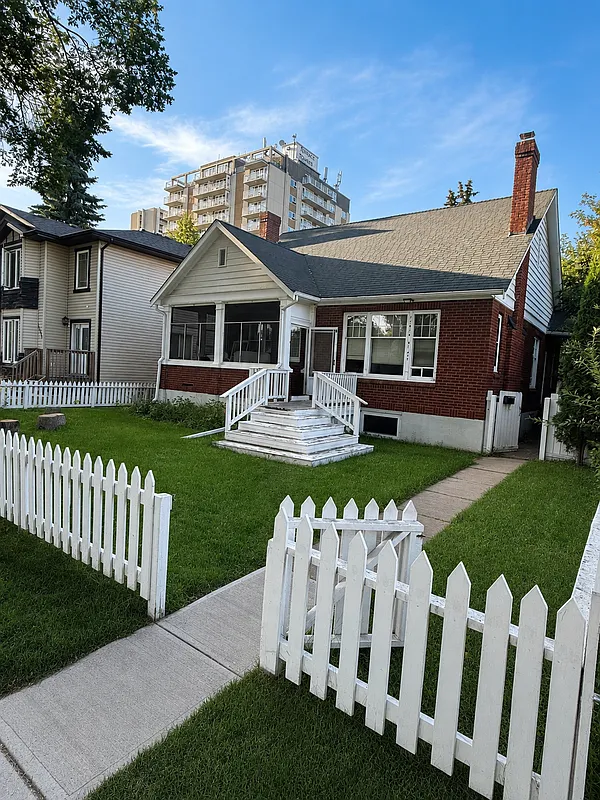 4 bed, 2.0 bath, $2,995 — Photo 1