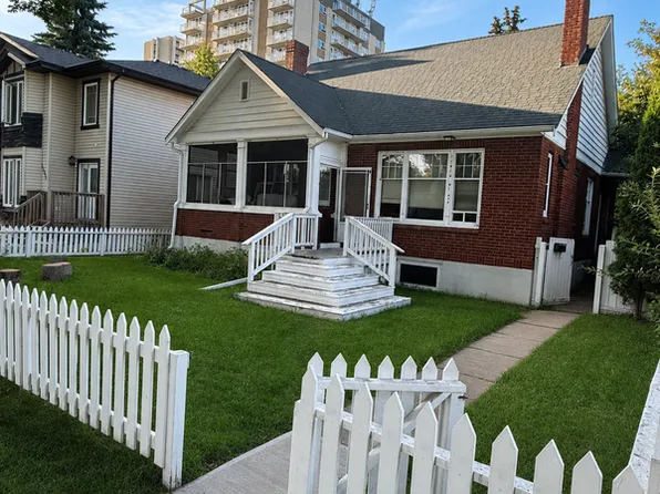 11010 81st Ave NW Unit 1, Edmonton, AB T6G 0S4