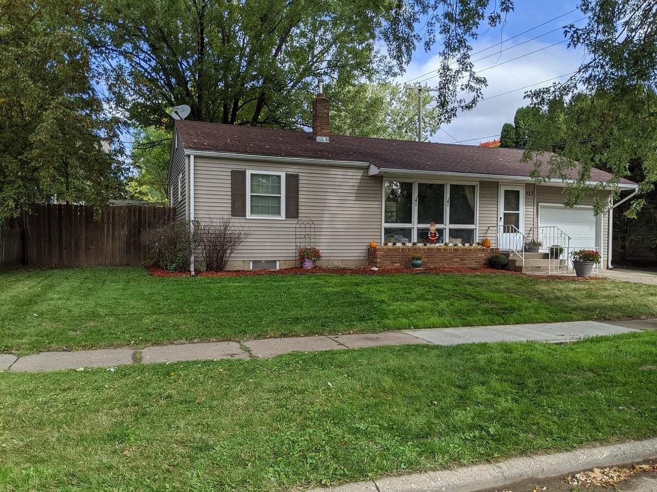 317 W Pine St, River Falls, WI 54022 Zillow