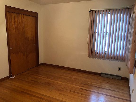 5th image of 129 Mason St