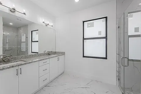 3016 42nd St SW — Photo 17