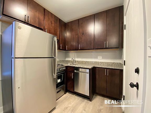 4th image of 817 W Cornelia Ave APT 103