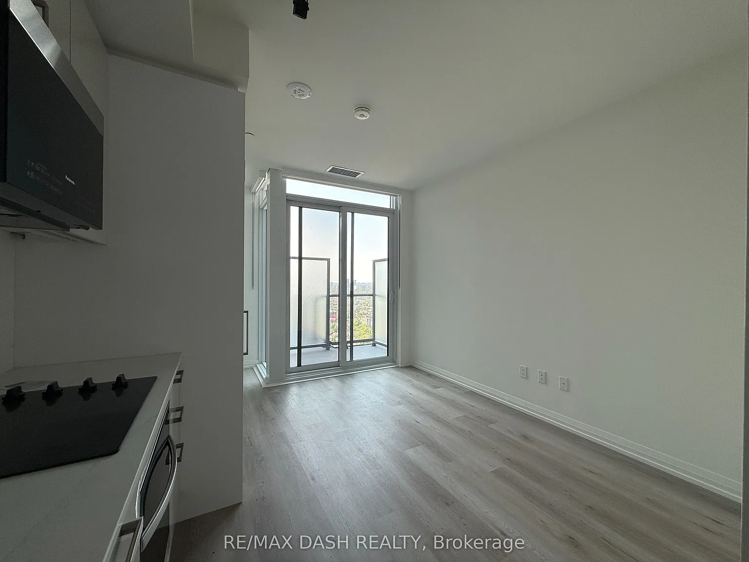Studio, $2,090 — Photo 3