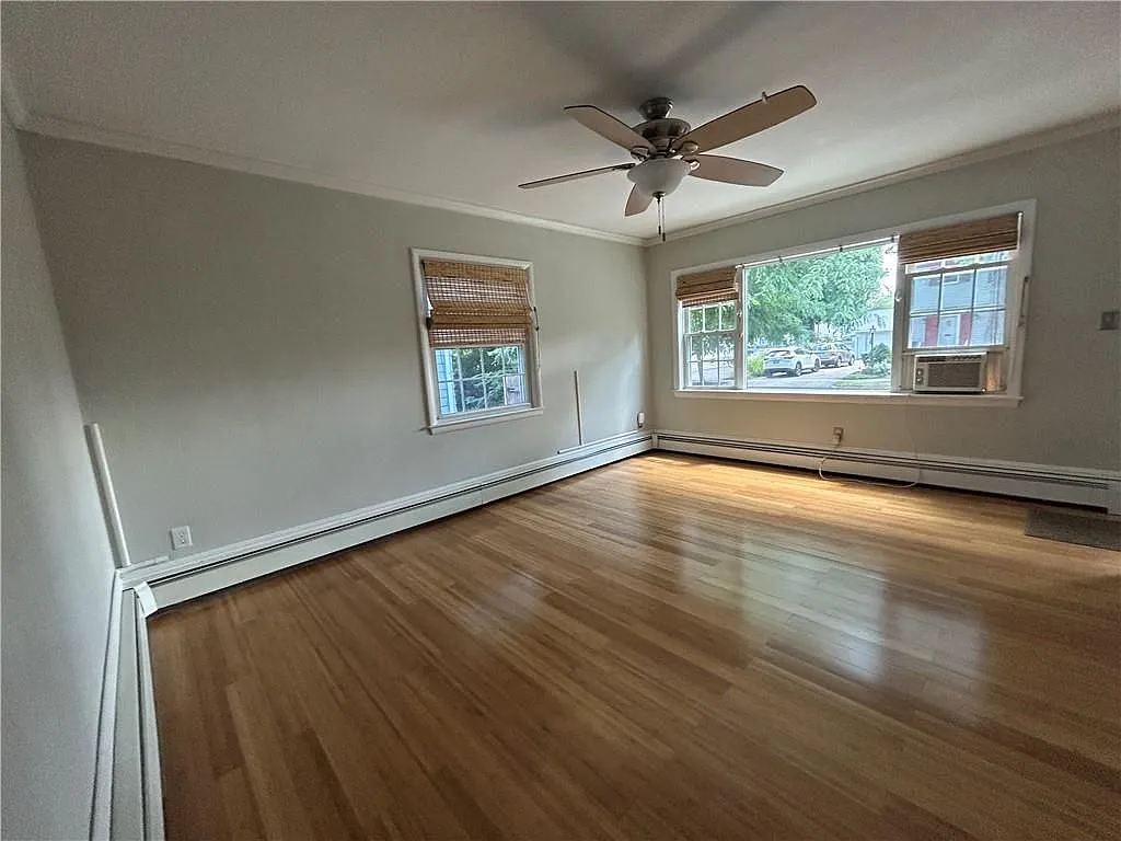3 bed, 1.0 bath, 1028 sqft, $3,000 — Photo 4