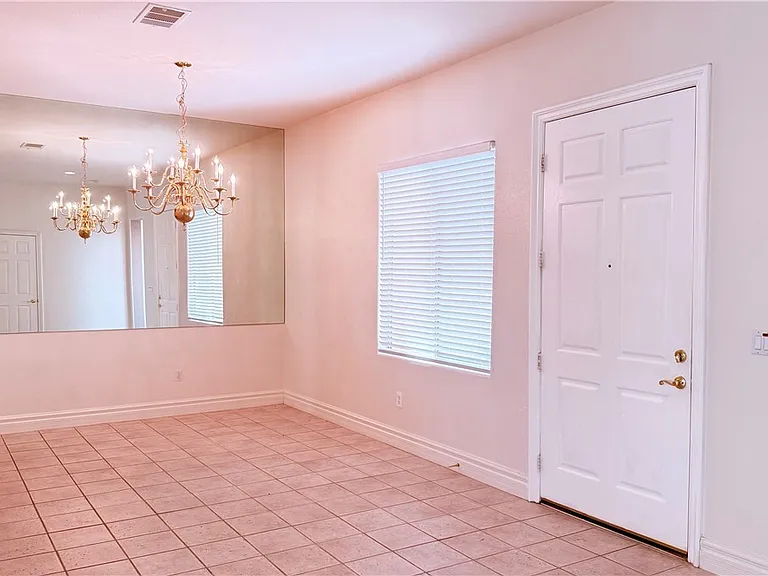 386 Apple River Ct — Photo 6