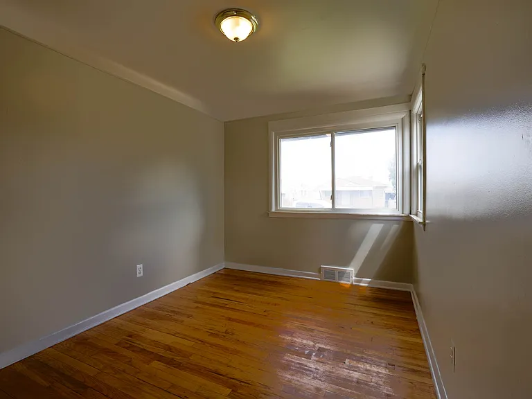 24535 Brittany Ave — Photo 6