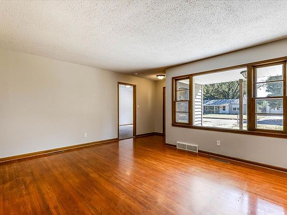 4th image of 2907 S Fern St