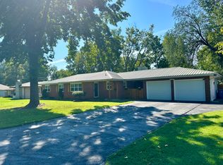 3226 E Whiteside St, Springfield, MO 65804