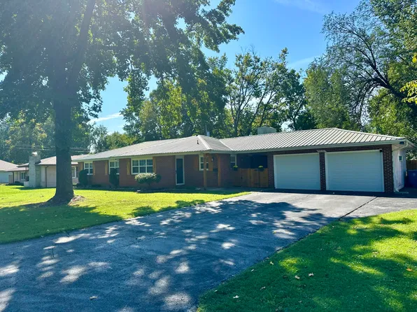 3226 E Whiteside Street, Springfield, MO 65804