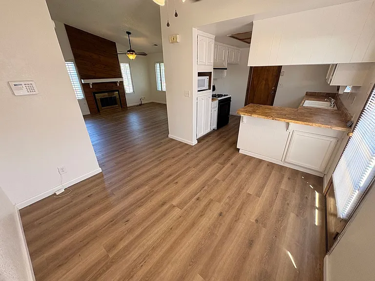 907 E Oakridge Ave — Photo 5