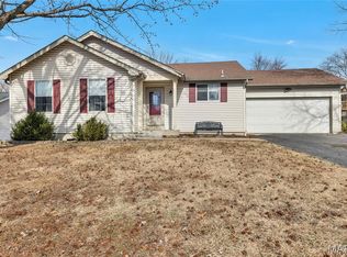 1108 Mendoza Dr, Saint Peters, MO 63376
