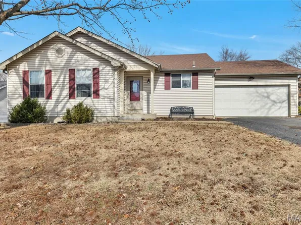 1108 Mendoza Dr, Saint Peters, MO 63376