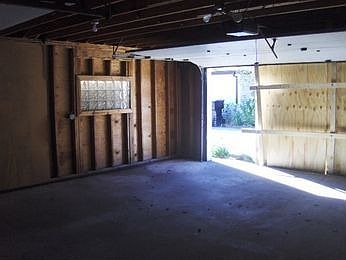 4th image of 10954 S Avenue C