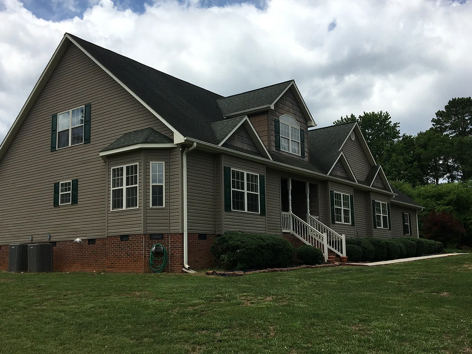 3 bed, 3.5 bath, 3450 sqft, $2,900 — Photo 2