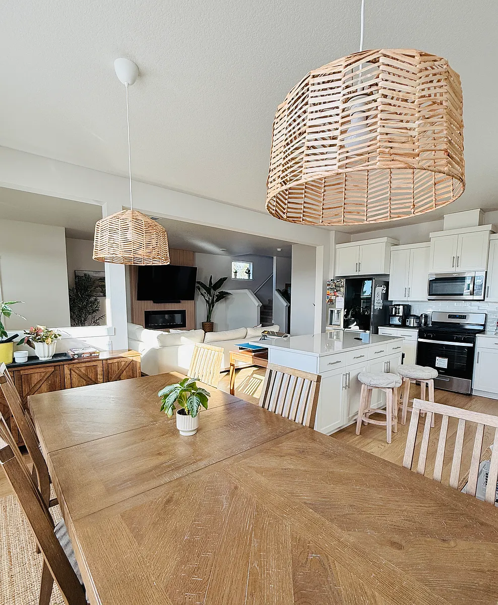 dining room and kitchen - 2687 NE Butler Market Rd