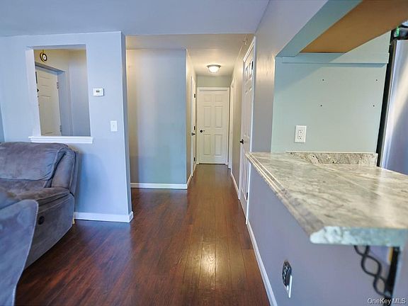 3rd image of 10 Lexington Hill