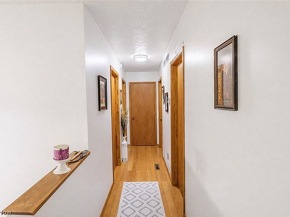 5th image of 814 W 4th St