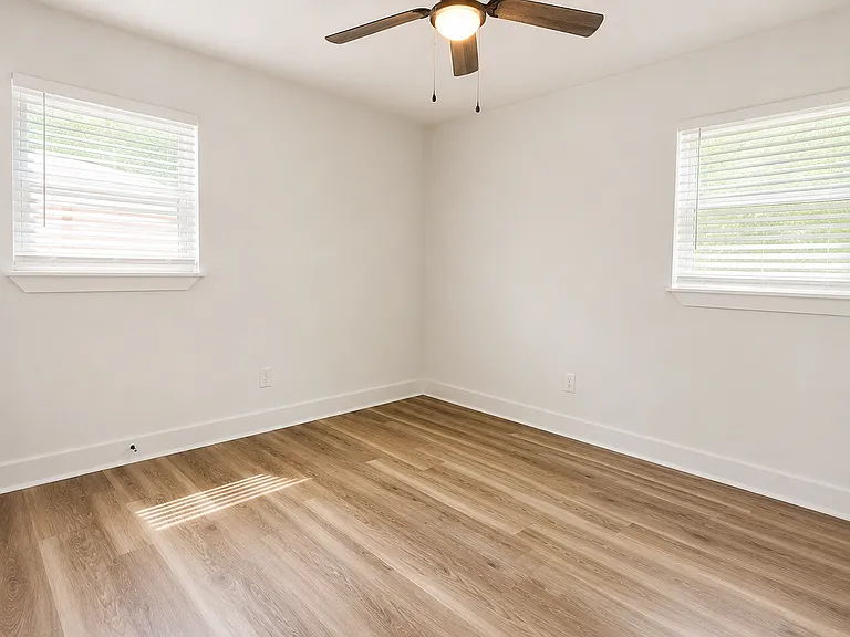 904 Colbert Ave — Photo 8