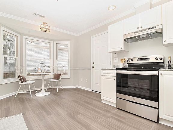 4th image of 9085 Delancey Cir