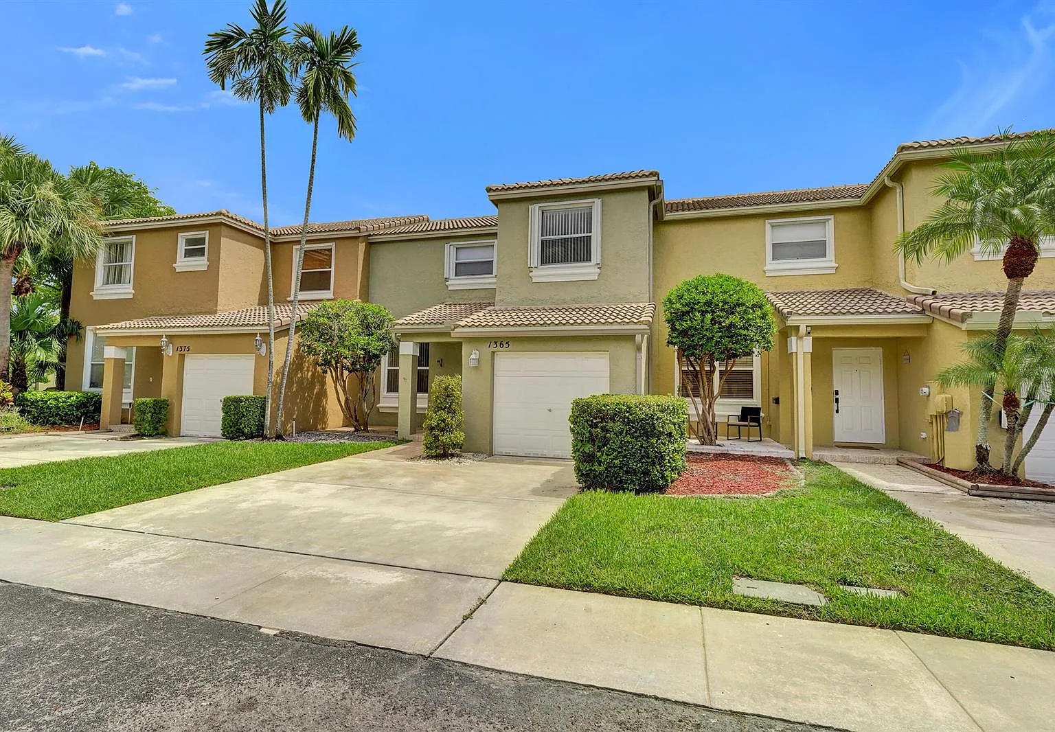 3 bed, 2.5 bath, 1515 sqft, $3,400 — Photo 1
