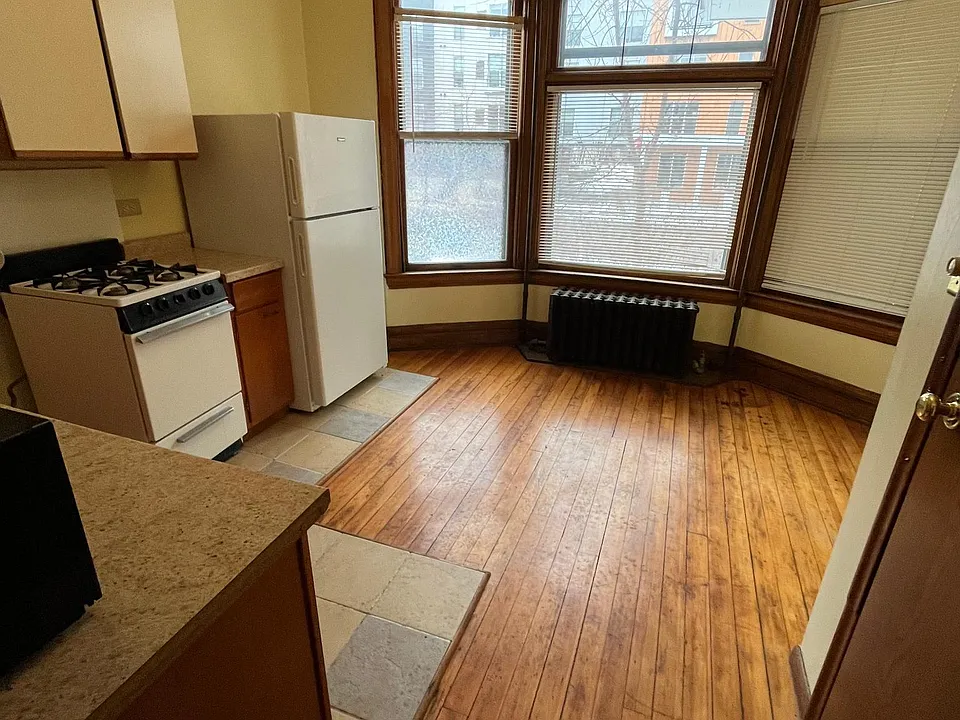 1005 University Ave SE #1