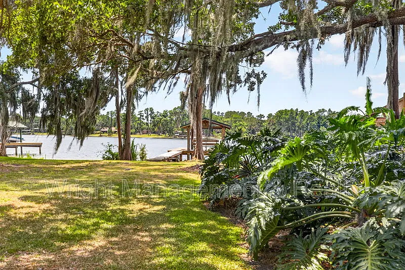 3 bed, 2.0 bath, 1654 sqft, $2,200 — Photo 2