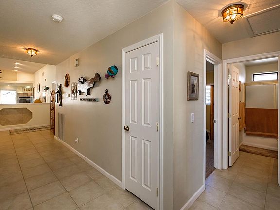 5th image of 15052 Blue Grass Dr