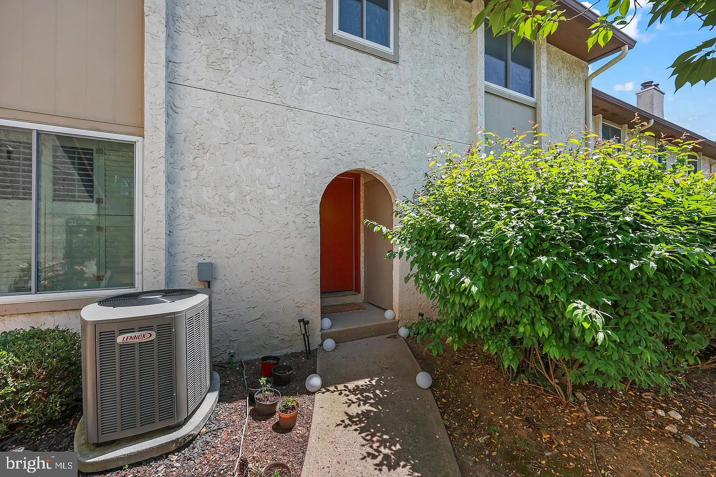 3 bed, 2.5 bath, 1950 sqft, $3,600 — Photo 4