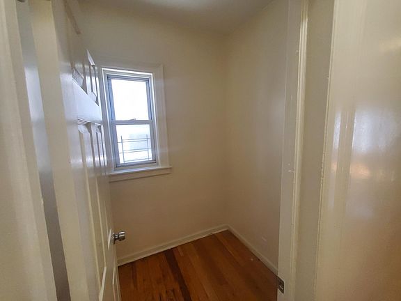 5th image of 4324 Carpenter Ave APT 1