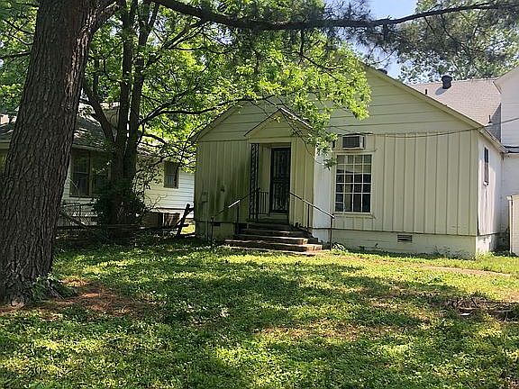Rear entryway 