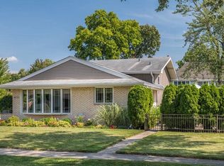 675 S Fairview Ave, Elmhurst, IL 60126