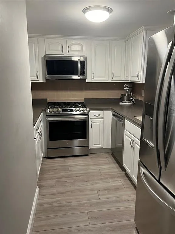 2 bed, 2.5 bath, 1355 sqft, $3,200 — Photo 2
