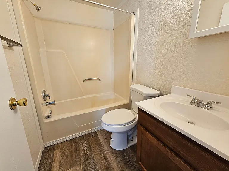 Tetherwood Apartments — Photo 26