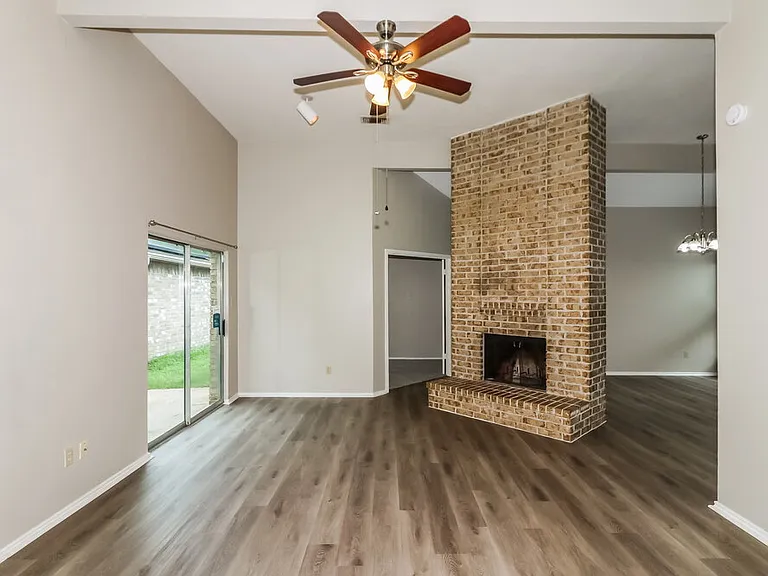 1525 Miller Ave — Photo 4