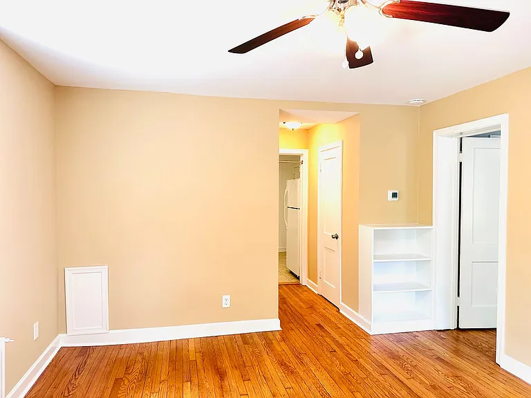 907 Hudson Ave — Photo 8