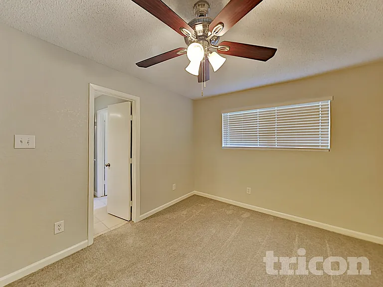 5711 Calumet Dr — Photo 9