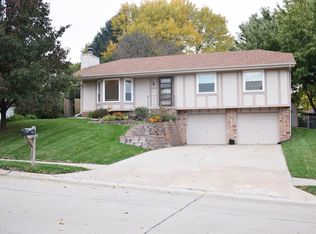 6734 S 73rd Ave, Ralston, NE 68127