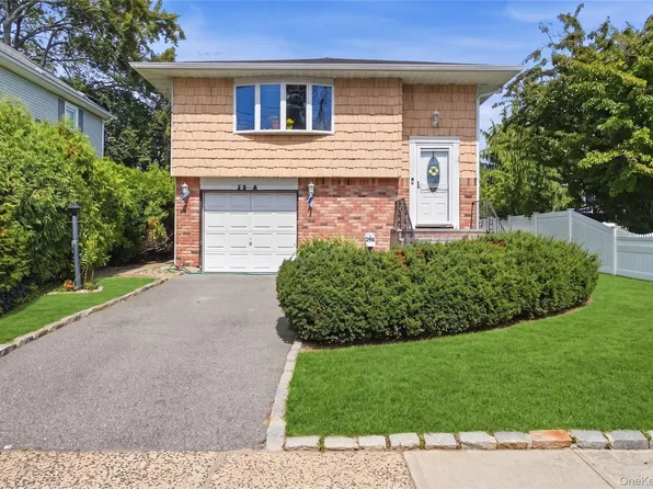 29 Suffolk Road #A, Massapequa, NY 11758