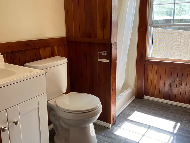 982 Hall Ave — Photo 3