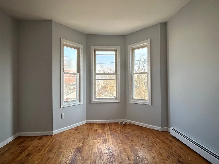 67 Grant Ave #5E — Photo 2