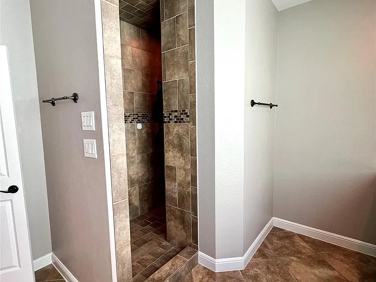 1818 Edwards St — Photo 26
