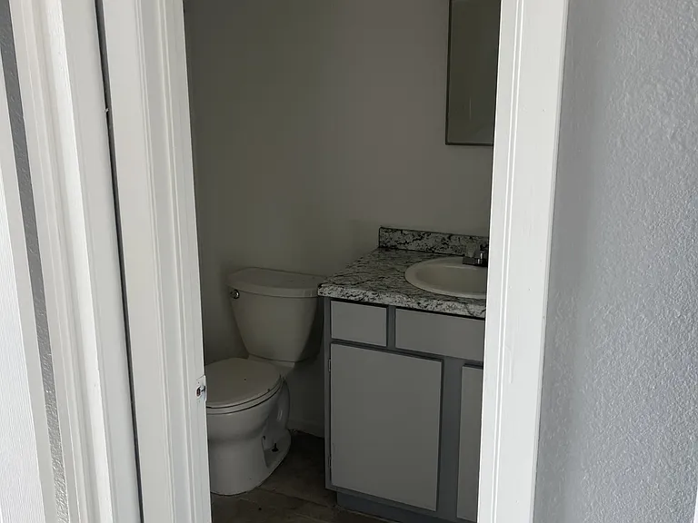 909 W Main St — Photo 12