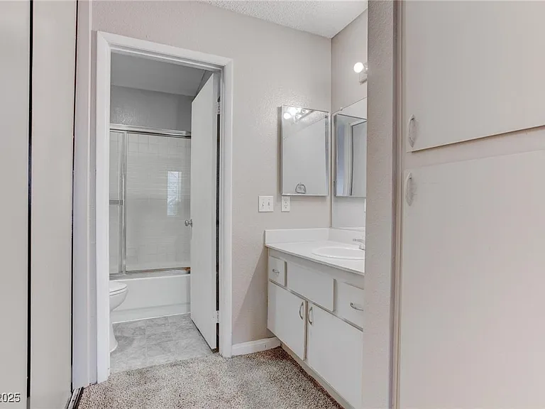 4860 Nara Vista Way — Photo 10