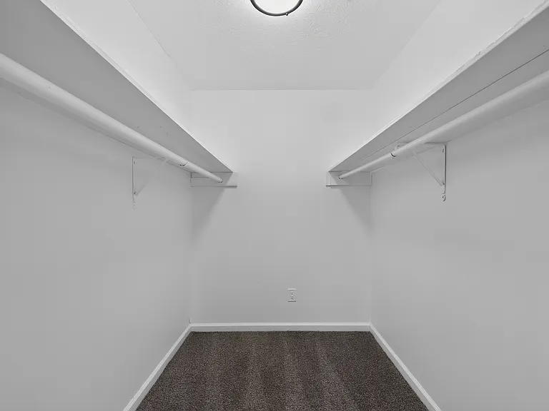 2000 Oasis — Photo 46