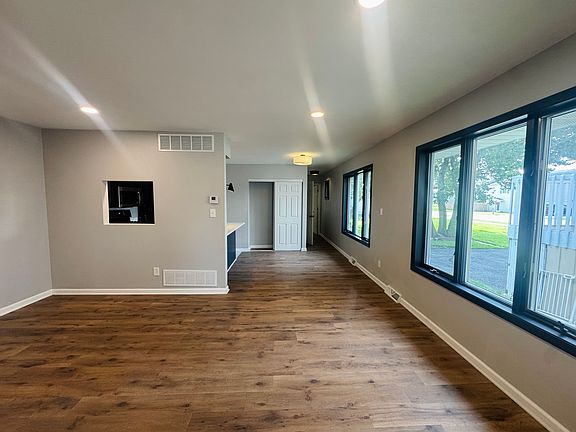 4th image of 9349 Kennedy Ave